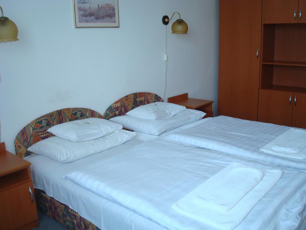 Hotel Termal Tiszaujvaros Room photo
